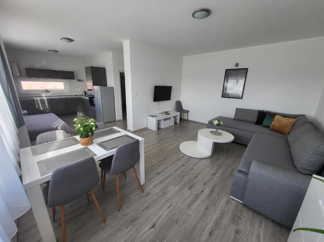 Apartman Gabriela Roudne Eksteriør bilde